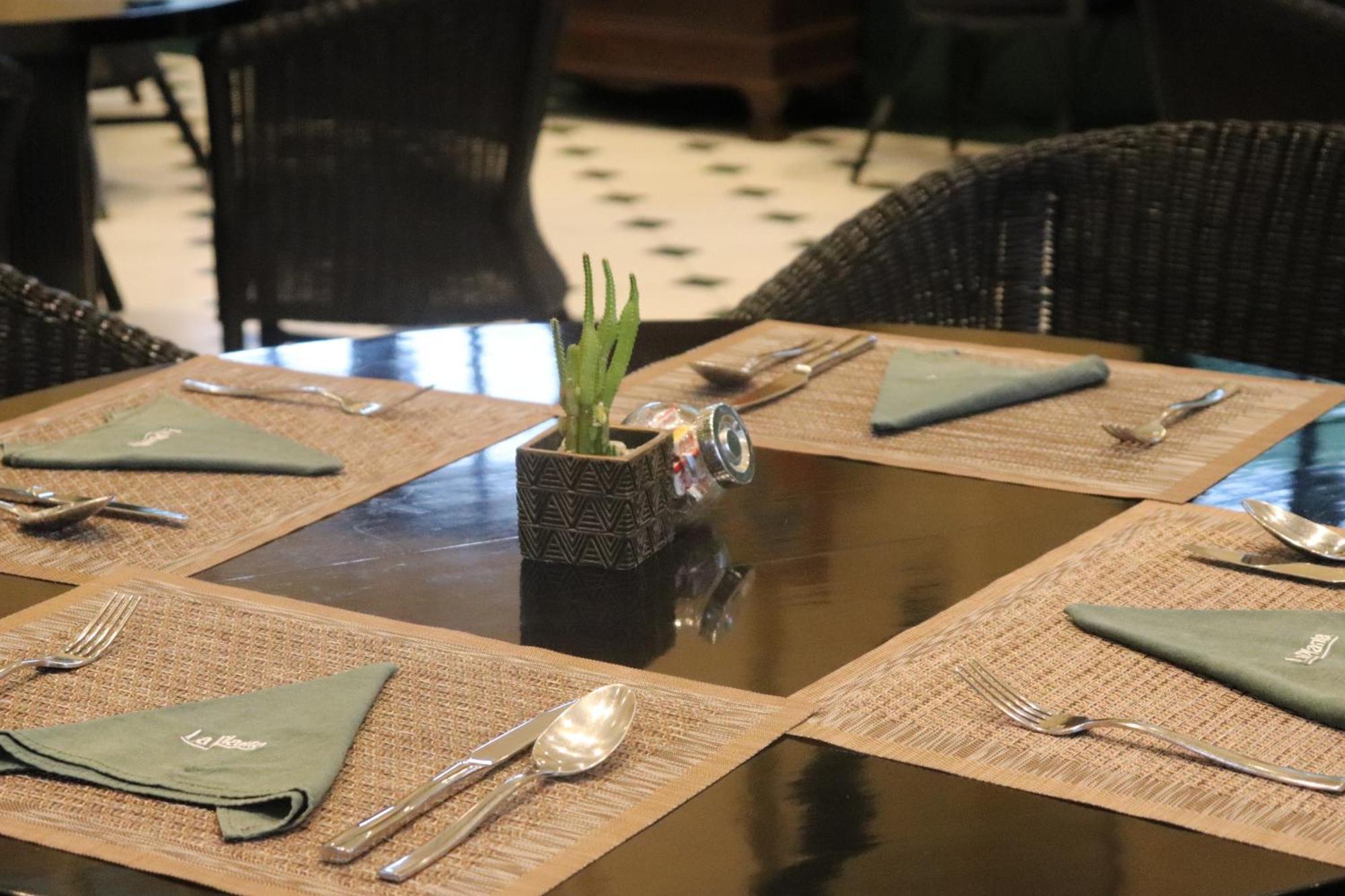 La Planta Hotel And Restaurant, Inc. Bais Buitenkant foto