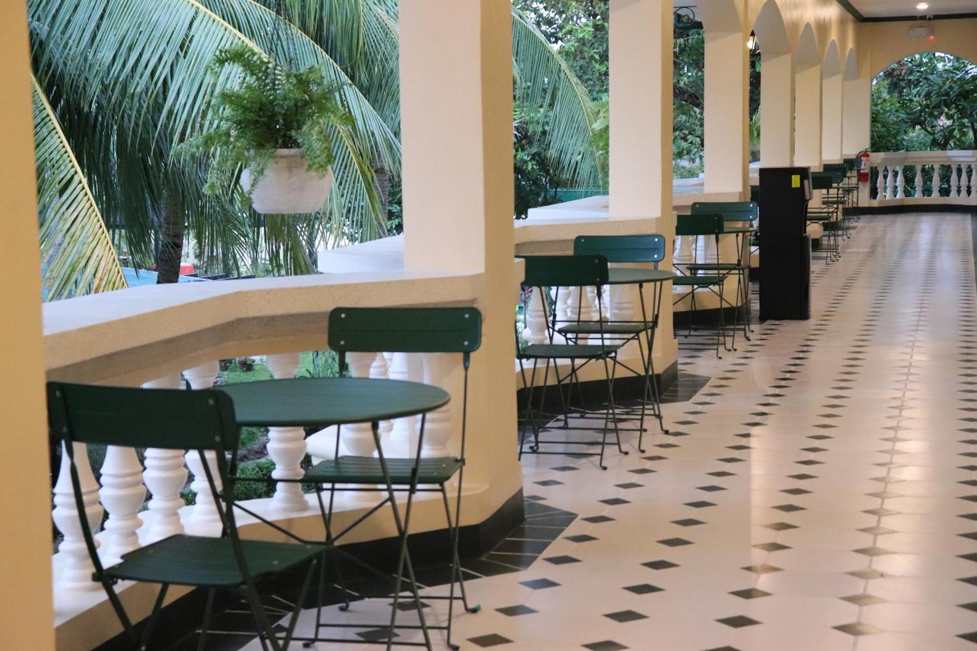 La Planta Hotel And Restaurant, Inc. Bais Buitenkant foto
