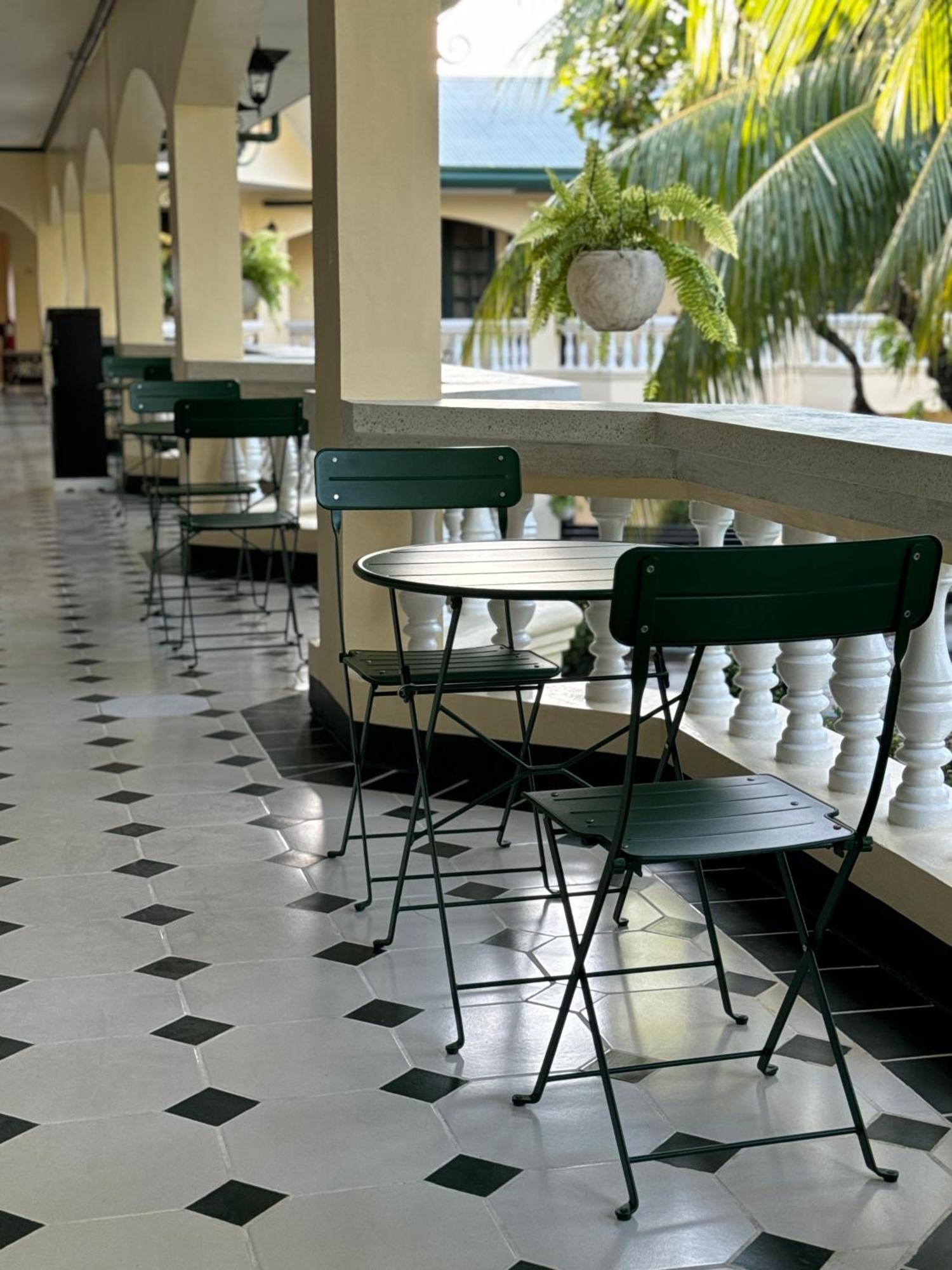 La Planta Hotel And Restaurant, Inc. Bais Buitenkant foto